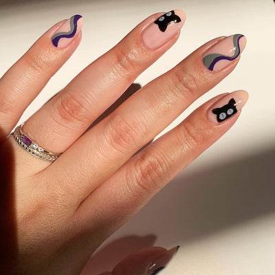 Quirky Kitty Artificial Fingernails Black Medium Oval