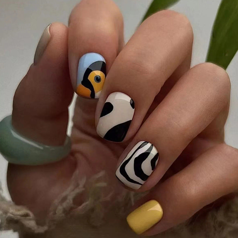 Birdie Abstract False Nails