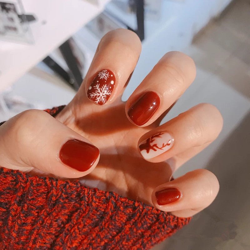 Christmas Deer Snowflake Red Short Squoval Press On Nails - BettyCora