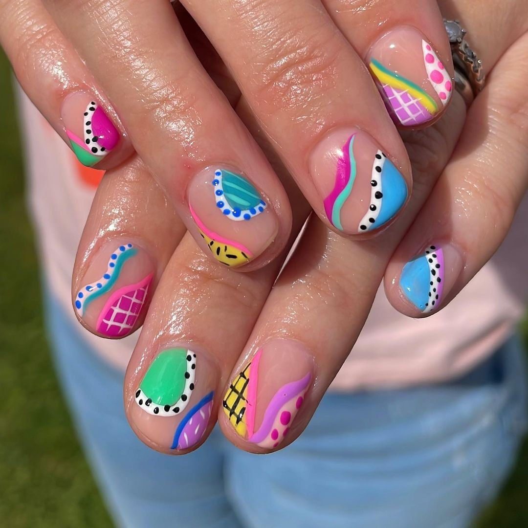 Short Multicolor Abstract Dots Press On Nails - BettyCora