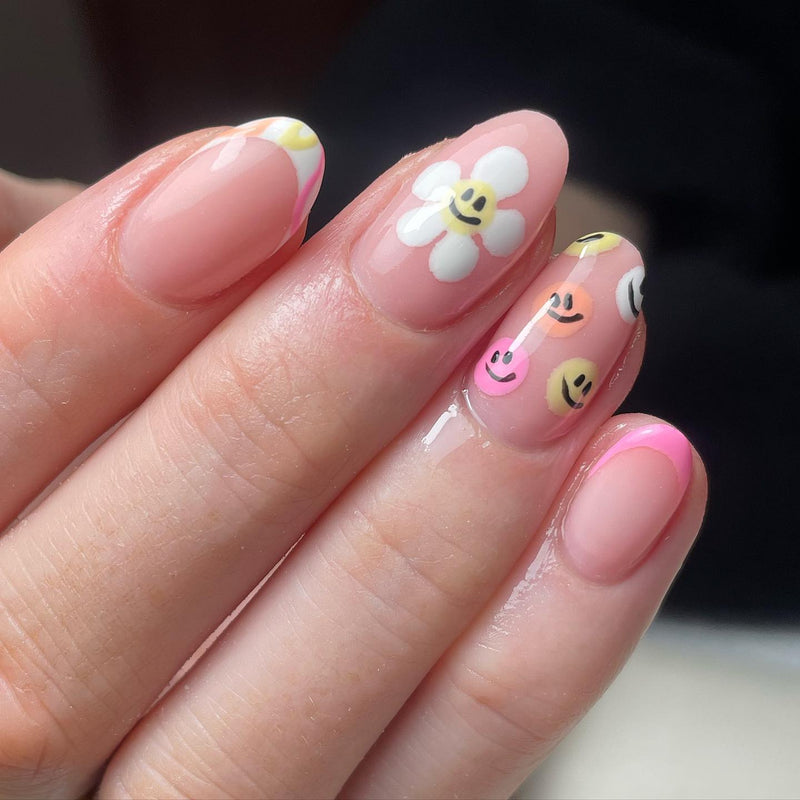 Smile Flower Nails 