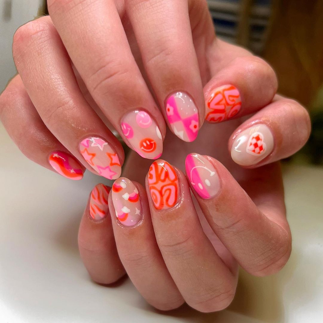 Pink Orange Star Floral Smiley Short Oval Press On Nails - BettyCora