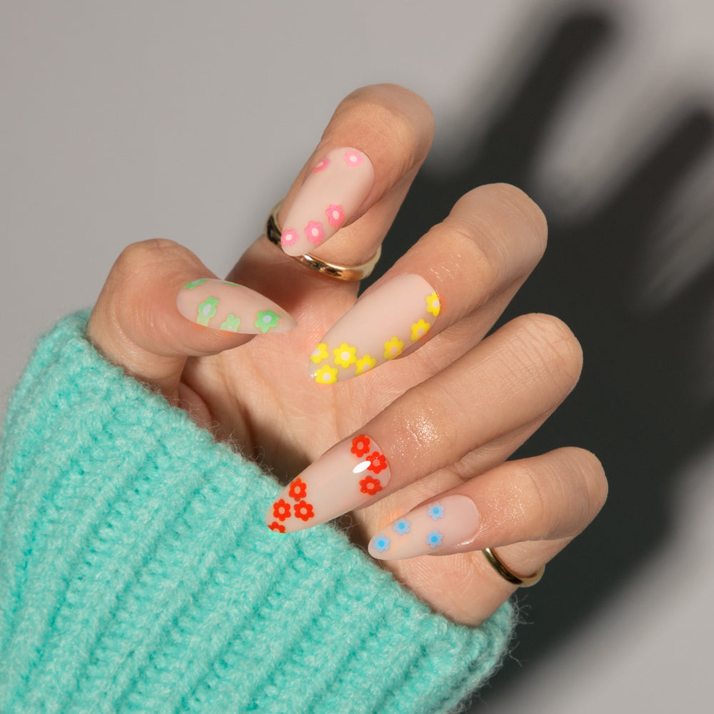 Bettycora Multicolor Daisy Press On Nails, Medium Almond Nails