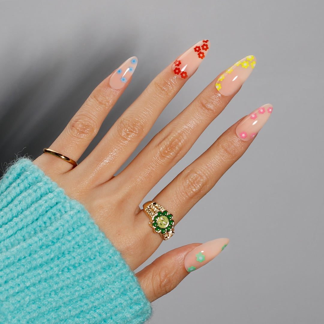 Bettycora Multicolor Daisy Press On Nails, Medium Almond Nails